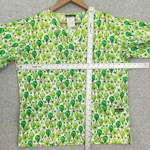 U A Scrubs Top Womens Small Green St Patricks Day Parade Short Sleeve Healthcare - Picture 11 of 13
